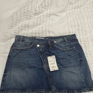 Zara Asymmetric Classic Dark Blue Denim Mini Skirt with Front Pockets (NWT)